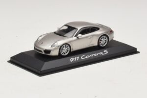 Porsche 911 991 Carrera S Сребърен Металик Minichamps 1:43 WAP0200130C Метал — снимка 2 от 4
