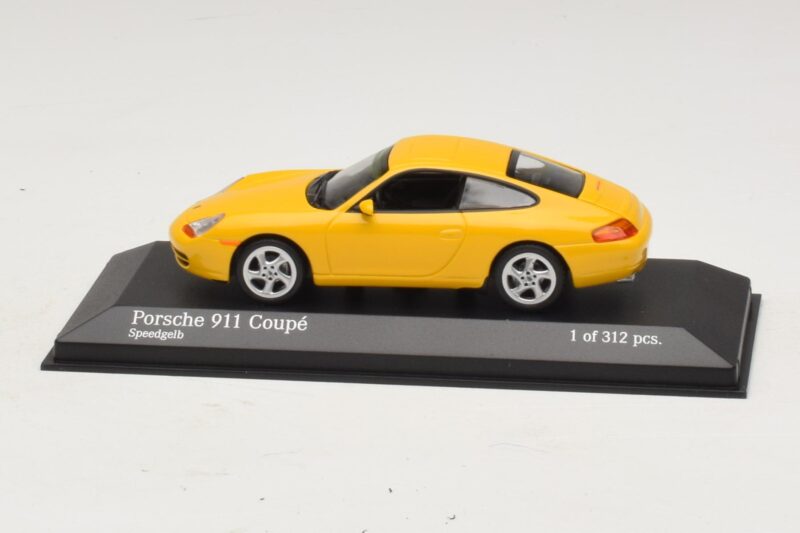 Porsche 911 991 Carrera Жълт Minichamps 1:43 Porsche 911 991 Carrera Жълт Minichamps 1:43 410060221 Метал