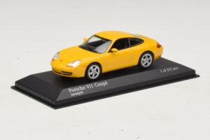 Porsche 911 991 Carrera Жълт Minichamps 1:43 410060221 Метал — снимка 2 от 4