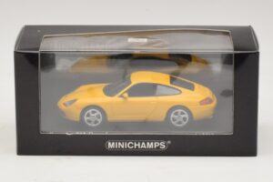 Porsche 911 991 Carrera Жълт Minichamps 1:43 410060221 Метал — снимка 4 от 4