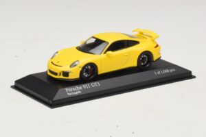 Porsche 911 991 GT3 Жълт Minichamps 1:43 410062021 Метал — снимка 2 от 4