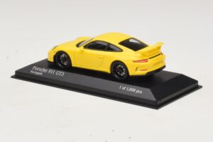 Porsche 911 991 GT3 Жълт Minichamps 1:43 410062021 Метал — снимка 3 от 4