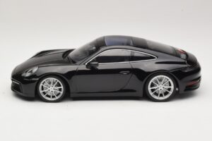Porsche 911 992 Carrera 4S Черен Minichamps 1:18 WAP0211120R992 Метал — снимка 3 от 6