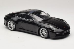 Porsche 911 992 Carrera 4S Черен Minichamps 1:18 WAP0211120R992 Метал — снимка 4 от 6