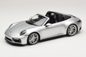 Porsche 911 992 Targa 4 GTS Сребърен Minichamps 1:18 WAP0211460RTRG Метал