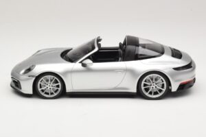 Porsche 911 992 Targa 4 GTS Сребърен Minichamps 1:18 WAP0211460RTRG Метал — снимка 3 от 6