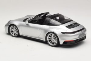 Porsche 911 992 Targa 4 GTS Сребърен Minichamps 1:18 WAP0211460RTRG Метал — снимка 5 от 6