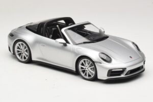 Porsche 911 992 Targa 4 GTS Сребърен Minichamps 1:18 WAP0211460RTRG Метал — снимка 4 от 6