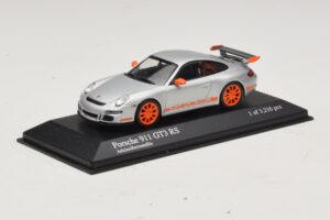 Porsche 911 997 GT3 RS Сребърен Minichamps 1:43 400066000 Метал — снимка 2 от 4