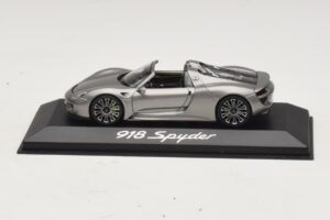 Porsche 918 Spyder Сив Металик Minichamps 1:43 WAP0201000E Метал