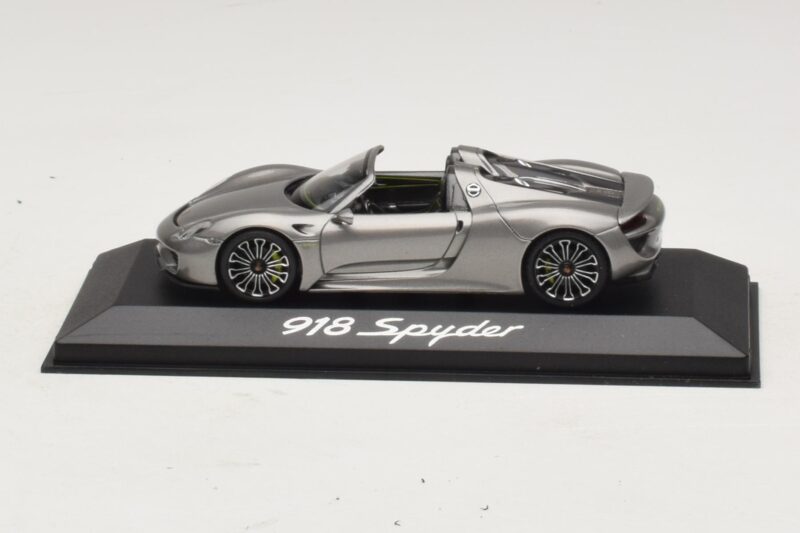 Porsche 918 Spyder Сив Металик Minichamps 1:43 WAP0201000E Метал