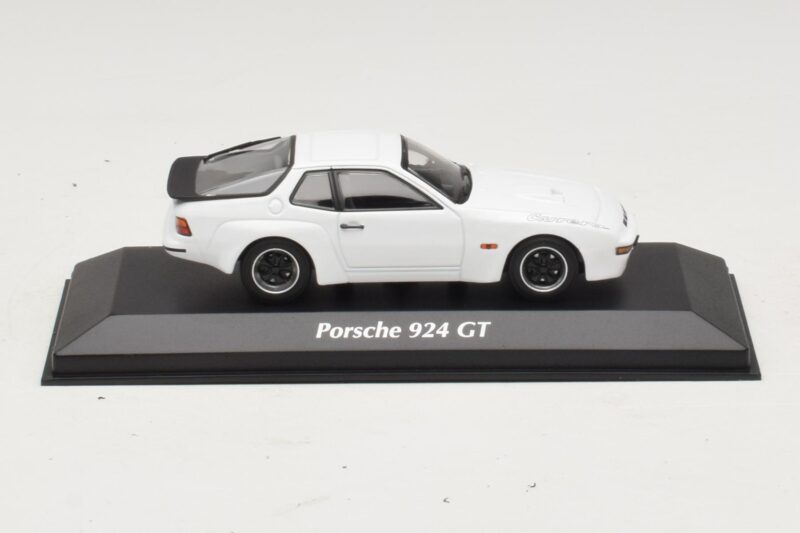 Porsche 924 GT Бял Maxichamps 1:43 Porsche 924 GT Бял Maxichamps 1:43 940066121 Метал