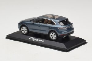 Porsche Cayenne E3 Blue Metallic Minichamps 1:43 WAP0203110J Метал — снимка 3 от 4