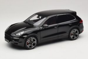 Porsche Cayenne Turbo S 92A Черен Металик Minichamps 1:18 110062100 Метал