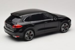 Porsche Cayenne Turbo S 92A Черен Металик Minichamps 1:18 110062100 Метал — снимка 3 от 8