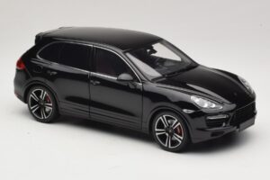 Porsche Cayenne Turbo S 92A Черен Металик Minichamps 1:18 110062100 Метал — снимка 6 от 8