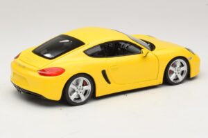 Porsche Cayman 981 Жълт Minichamps 1:18 110062220 Метал — снимка 3 от 8