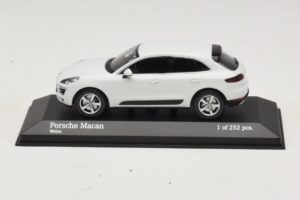 Porsche Macan 95B Бял Minichamps 1:43 410062601 Метал