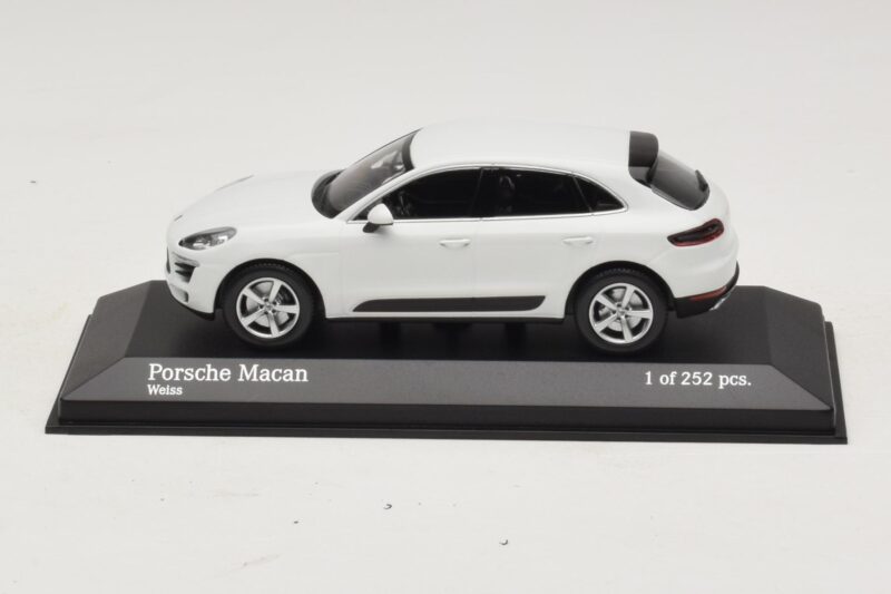 Porsche Macan 95B Бял Minichamps 1:43 410062601 Метал