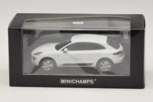 Porsche Macan 95B Бял Minichamps 1:43 410062601 Метал — снимка 4 от 4