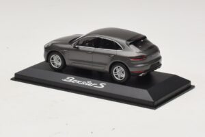 Porsche Macan S Diesel 95B Бронз Металик Minichamps 1:43 WAP0201510E Метал — снимка 3 от 4