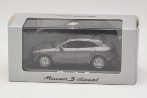 Porsche Macan S Diesel 95B Бронз Металик Minichamps 1:43 WAP0201510E Метал — снимка 4 от 4