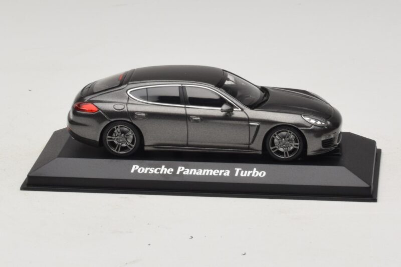 Porsche Panamera 970 Turbo Сив Металик Maxichamps 1:43 940062371 Метал