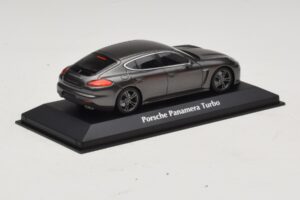 Porsche Panamera 970 Turbo Сив Металик Maxichamps 1:43 940062371 Метал — снимка 2 от 4