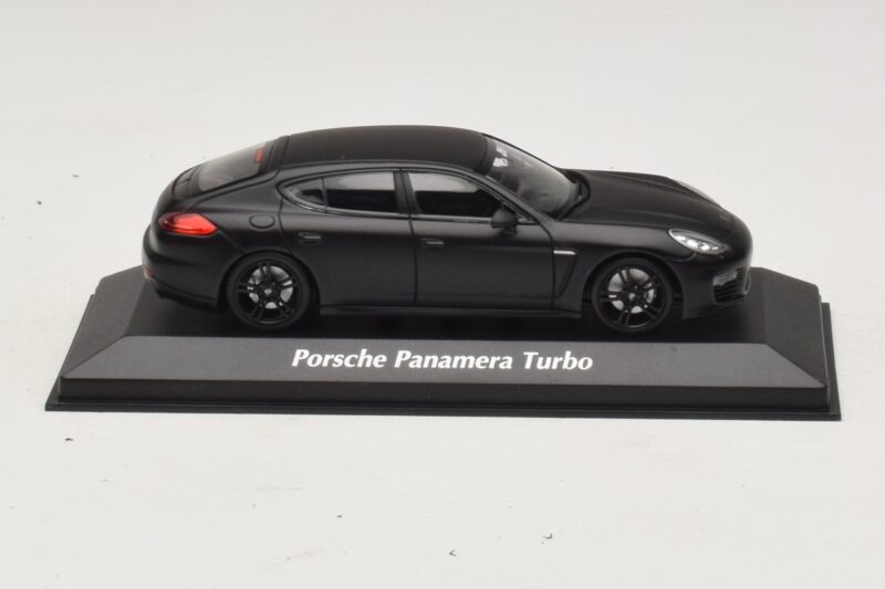 Porsche Panamera 970 Turbo Мат Черен Maxichamps 1:43 940062370 Метал