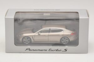 Porsche Panamera 970 Turbo S Бронз Металик Minichamps 1:43 WAP0200600E Метал — снимка 4 от 4