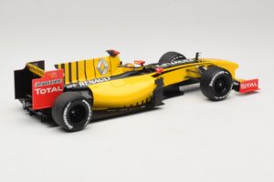 Renault R30 Showcar #11 R. Kubica F1 2010 Minichamps 1:18 150100081 Метал — снимка 2 от 6