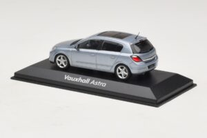 Vauxhall Astra H Sedan Светлосин Метален Minichamps 1:43 ASTRA007 Метал — снимка 3 от 4