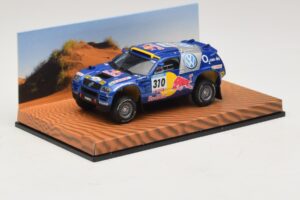 Volkswagen Race Touareg Red Bull #310 Дилърско Издание 2005 Minichamps 1:43 7LO099400PD310 Метал — снимка 2 от 5