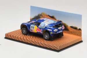 Volkswagen Race Touareg Red Bull #310 Дилърско Издание 2005 Minichamps 1:43 7LO099400PD310 Метал — снимка 3 от 5