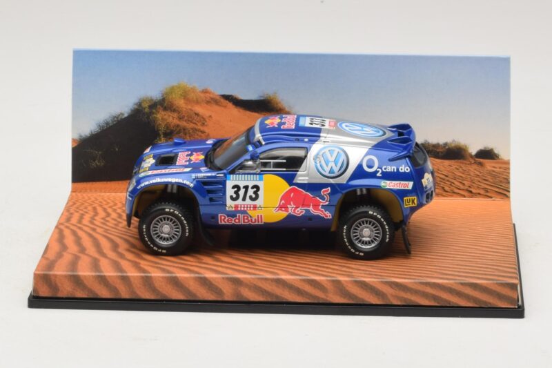 Volkswagen Race Touareg Red Bull #313 Дилърско Издание 2005 Minichamps 1:43 7LO099400PD313 Метал
