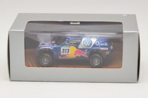 Volkswagen Race Touareg Red Bull #313 Дилърско Издание 2005 Minichamps 1:43 7LO099400PD313 Метал — снимка 4 от 5