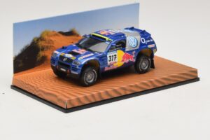 Volkswagen Race Touareg Red Bull #317 Дилърско Издание 2005 Minichamps 1:43 7LO099400PD317 Метал — снимка 2 от 5