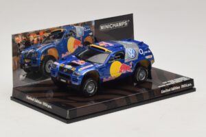 Volkswagen Race Touareg Red Bull Presentation Essen Motor Show 2004 Minichamps 1:43 436045300 Метал — снимка 2 от 5