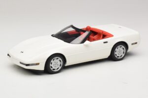 Chevrolet Corvette C4 Кабриолет Arctic White GT Spirit 1:18 Chevrolet Corvette C4 Кабриолет Arctic White GT Spirit 1:18 GT580 Смола