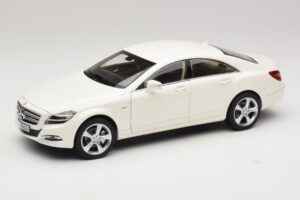 Mercedes CLS C218 купе бял Brilliant White Metallic Norev 1:18 183943 Метал
