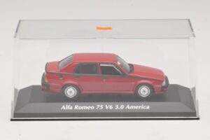 Alfa Romeo 75 V6 3.0 America Червен Maxichamps 1:43 940120461 Метал — снимка 4 от 5
