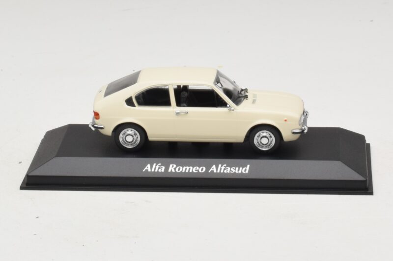 Alfa Romeo Alfasud Бял Maxichamps 1:43 940120101 Метал