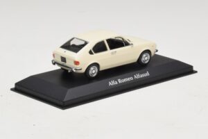 Alfa Romeo Alfasud Бял Maxichamps 1:43 940120101 Метал — снимка 2 от 5
