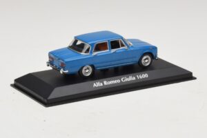 Alfa Romeo Giulia 1600 Син Maxichamps 1:43 940120900 Метал — снимка 2 от 5