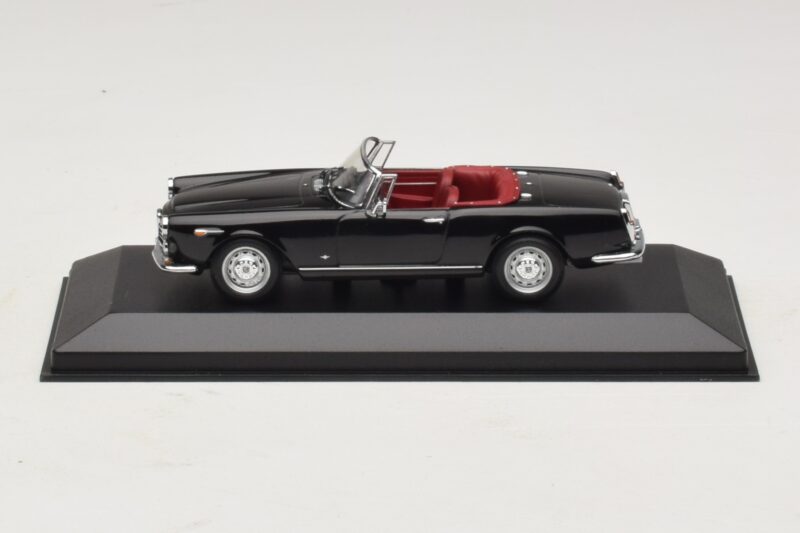 Alfa Romeo Giulia Spider Черен Minichamps 1:43 400120730 Метал