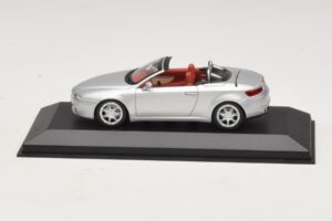 Alfa Romeo Giulia Spider Сребърен Minichamps 1:43 400120731 Метал