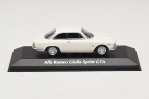 Alfa Romeo Giulia Sprint GTA Бял Maxichamps 1:43 940120441 Метал