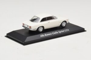 Alfa Romeo Giulia Sprint GTA Бял Maxichamps 1:43 940120441 Метал — снимка 2 от 5