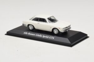 Alfa Romeo Giulia Sprint GTA Бял Maxichamps 1:43 940120441 Метал — снимка 3 от 5