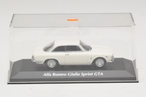 Alfa Romeo Giulia Sprint GTA Бял Maxichamps 1:43 940120441 Метал — снимка 4 от 5